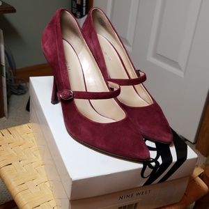 Cute Mary Jane heels.